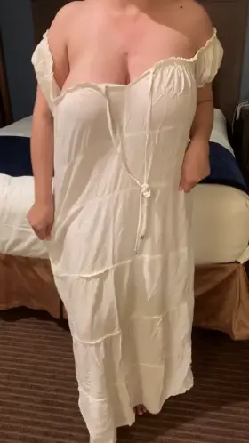 Happy Saturday to you big boob fans!