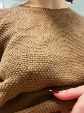 I hope my natural boobs make your day happier ☺️ [gif]