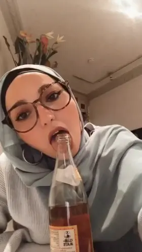 Would I look cute giving you a bj? 😜