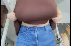 I love flashing my tits for you