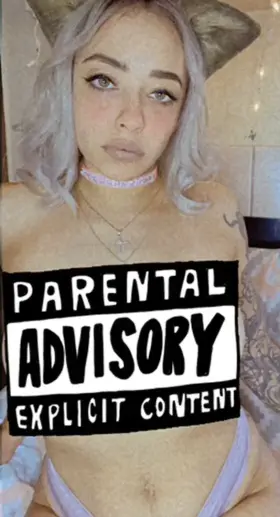 hi I’m molly , professional pocket pet 🤳🏼 VIP & FREE pages ✨ see comments for details ⤵️