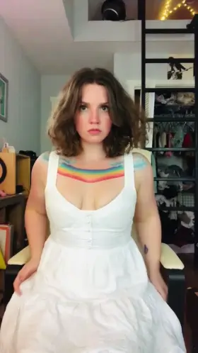 Eating some grool. And please it. 🍓🔥🍓