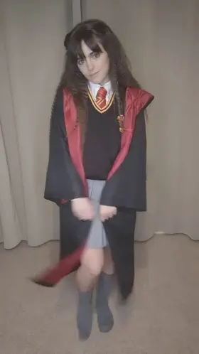 Have you ever fantasized about undressing Hermione? 😝🪄