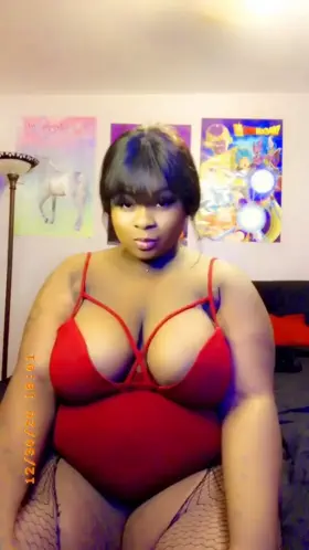 Am I cute enough to sit on your face? 😋