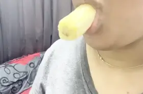 I have a peculiar way of eating a banana😙