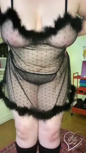 Let's have some Christmas fun together 💋 (OC)