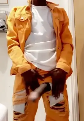 🥵My Dick Poped Out To Say Hello To Yall👋🏾