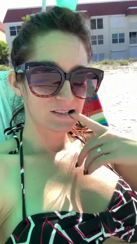 I get so horny sunbathing 🤨 [GIF]