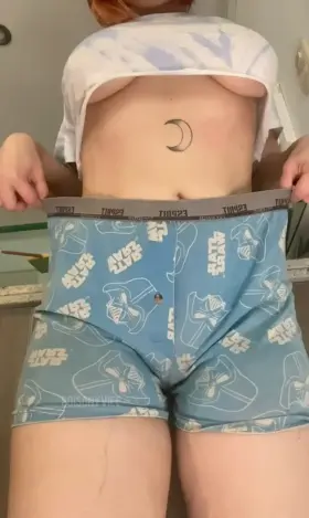 Today is my birthday, turning 21! Any older man would like to eat my ass like my birthday present? [F]