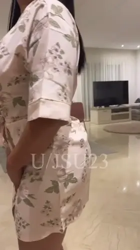 Can a mom in her early 40s still make you hard?