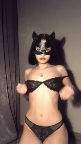 I see you touching your dick🍆