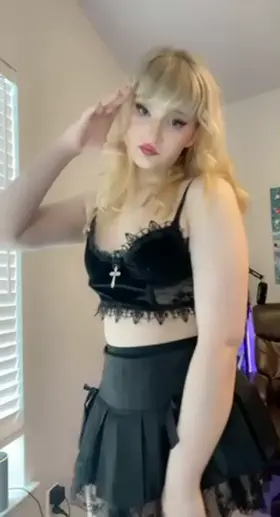 I was never really that good looking, and as well as that I never seemed to have many friends. I asked my sister if she had any advice on how to improve myself and with a grin she told me to take a pill she had. Turns out it was an X-change, but from a shady supplier.. so I'm stuck midway through