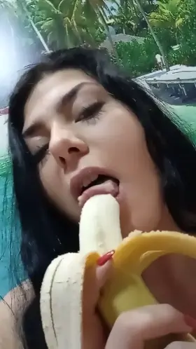 [selling]❤ I Woke up wet and horny and I can't recall my dream. 😓An amateur girl offering NUDES. VIDS. GFE. CUSTOM PHOTOS AND VIDEOS. LARGE PACKS 💋💋💋 LINK In the Comments nsfw