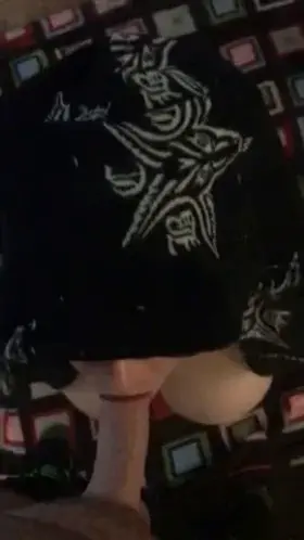 Who wants a goth GF like me?😈