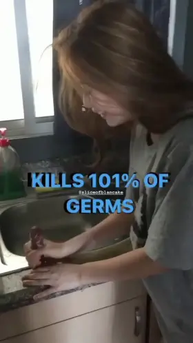 Hhhhhmmm. This bitch would really love a good and hard strapon fucking! 😋😍