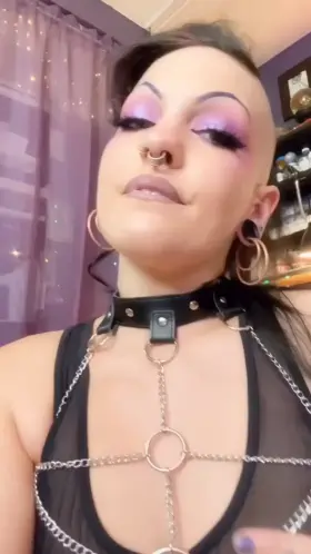 You need a Goth mommy, don’t you?