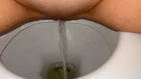 Mmm i was so horny when I couldn't hold me pee this morning🍋