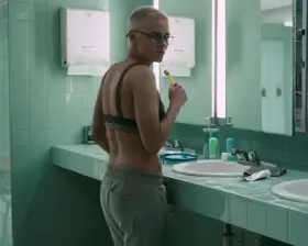 Kristen Stewart - Underwater