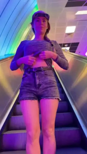 Flashing in public gives me such satisfaction 😜