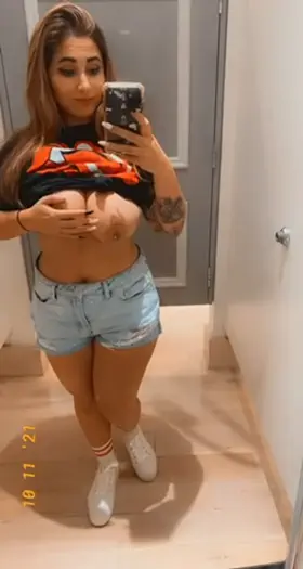 Playing with my DD’s in a dressing room at the mall 😋