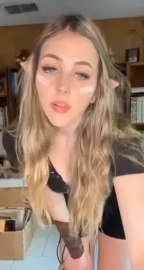 This elven girl needs to be fucked. ✨