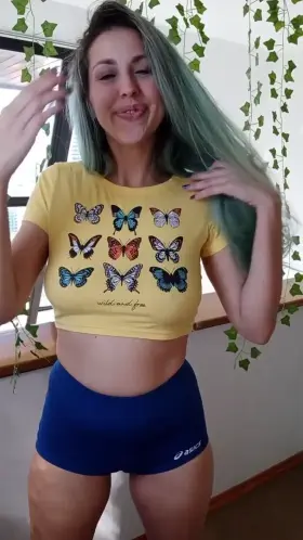 who doesn't love a good underboob tease? 🤭