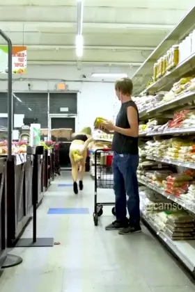 Chick pranks her GF in the store