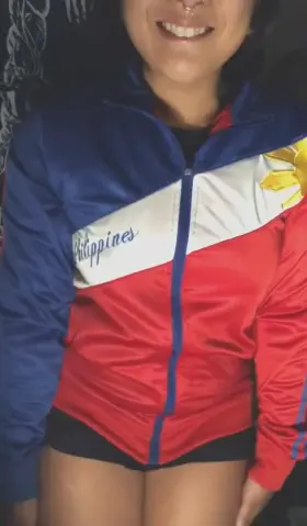 This Filipina girl is ready to play 😈😘