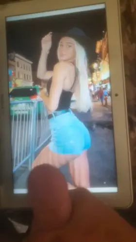 Livvy gets cummed on