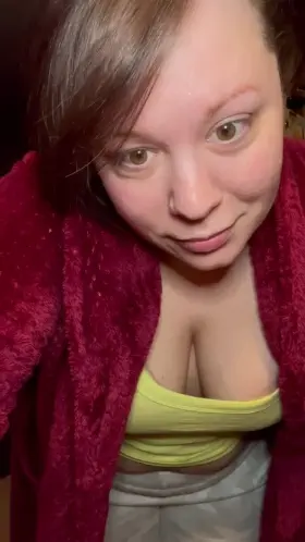 Here’s the milf for your morning coffee!!