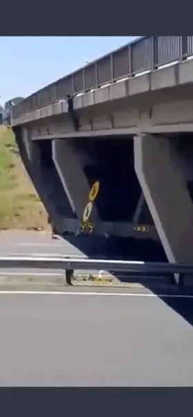 No way he jumped 😱