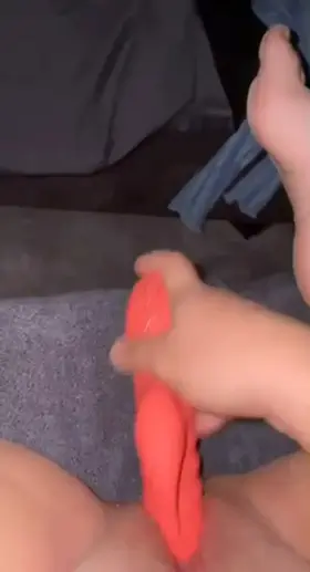 All over my friends bed, hope she don’t mind 😎