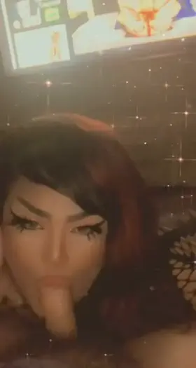 u can’t deny how fucking hot I am with a dick in my mouth 🤤🤤