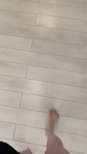 I want to come to you so that you start stroking my feet^^