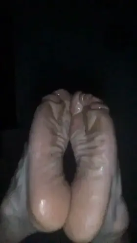 My big oily soles DMs open everyone!