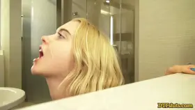 The way he rubs his tool with her face 🤤🤤