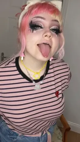 Enjoy my tongue <3