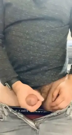 Just a quickie at work… I hope no one heard me !