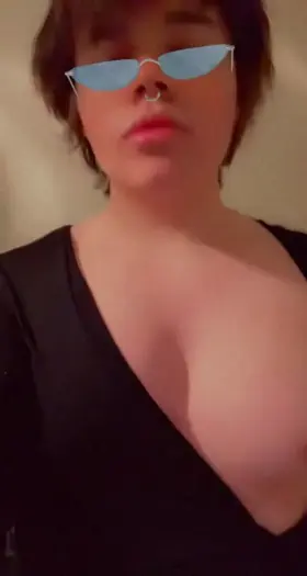 got mommy issues? lemme help 😈