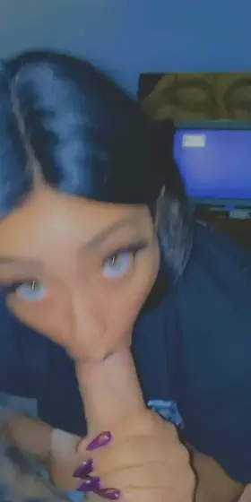 I look like such a babe sucking daddy’s big cock [OC]