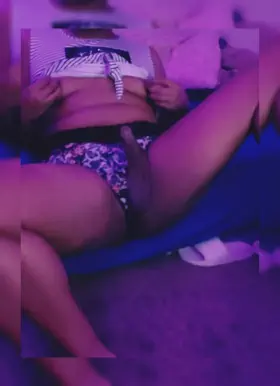 Need someone to nibble on my she cock 😊