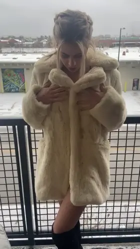 I’m SO happy it’s Snowing ❄️🤪❤️