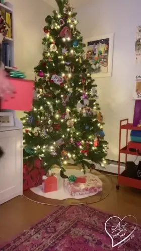 No peeking at your presents! 💋 (OC)