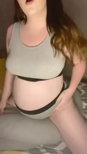 found another good use for my pregnancy pillow😈