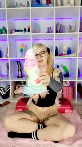 The huge Jupiter from ppsculptors stretches my pussy with its enormous knot 🤤