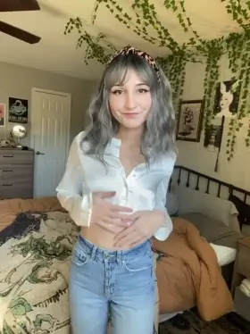 just a cute trick where I make my clothes disappear 😳