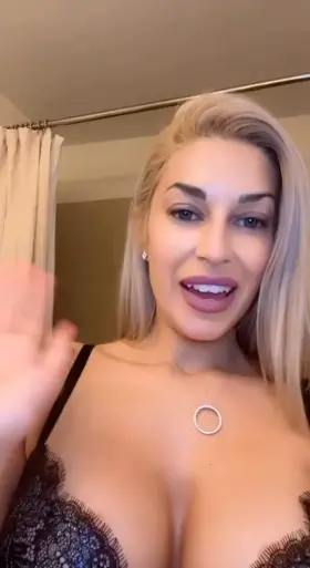 Hi I'm Hannah! Looking forward to getting to know this community! Check out my links on my page! Can't wait to have fun with you all ;) Please make sure to turn on the sound!