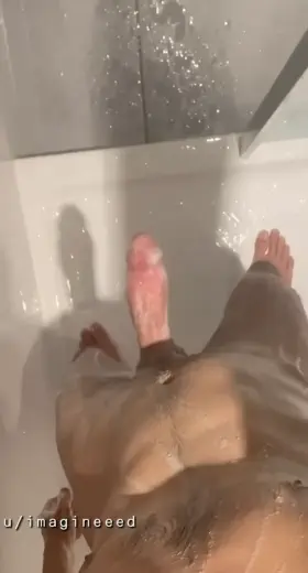 Be honest… How many of you would suck daddy’s cock 💦🥺