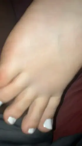 You think i can get him into feet and worshiping mine?💋💦😈