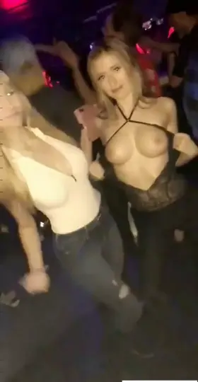 Flashing Boobs ...